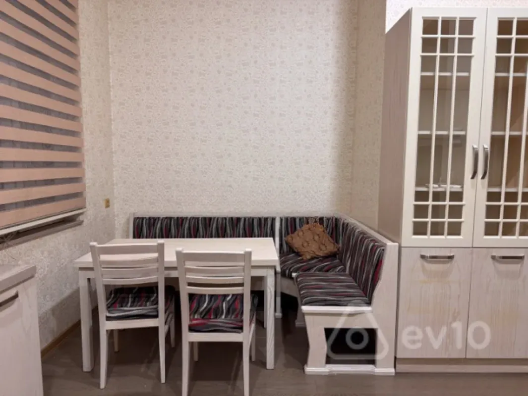 Kirayə verilir 3 otaqlı ofis 120 m²