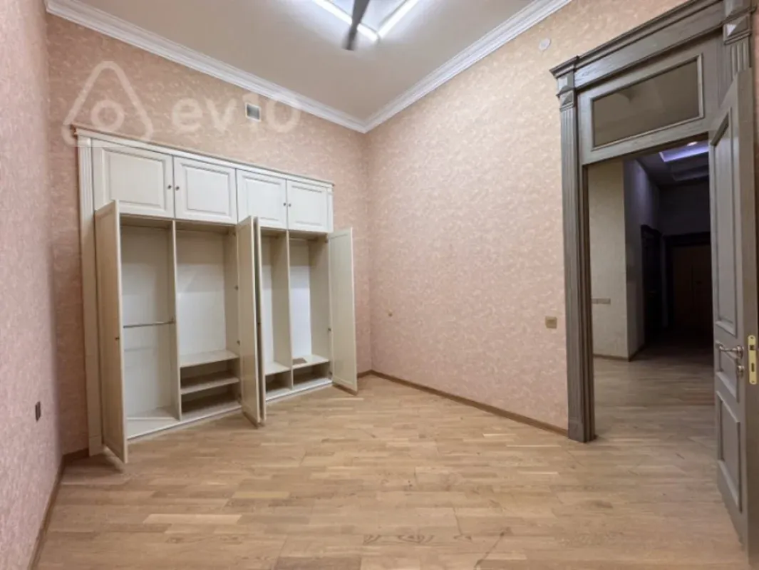 Kirayə verilir 3 otaqlı ofis 120 m²