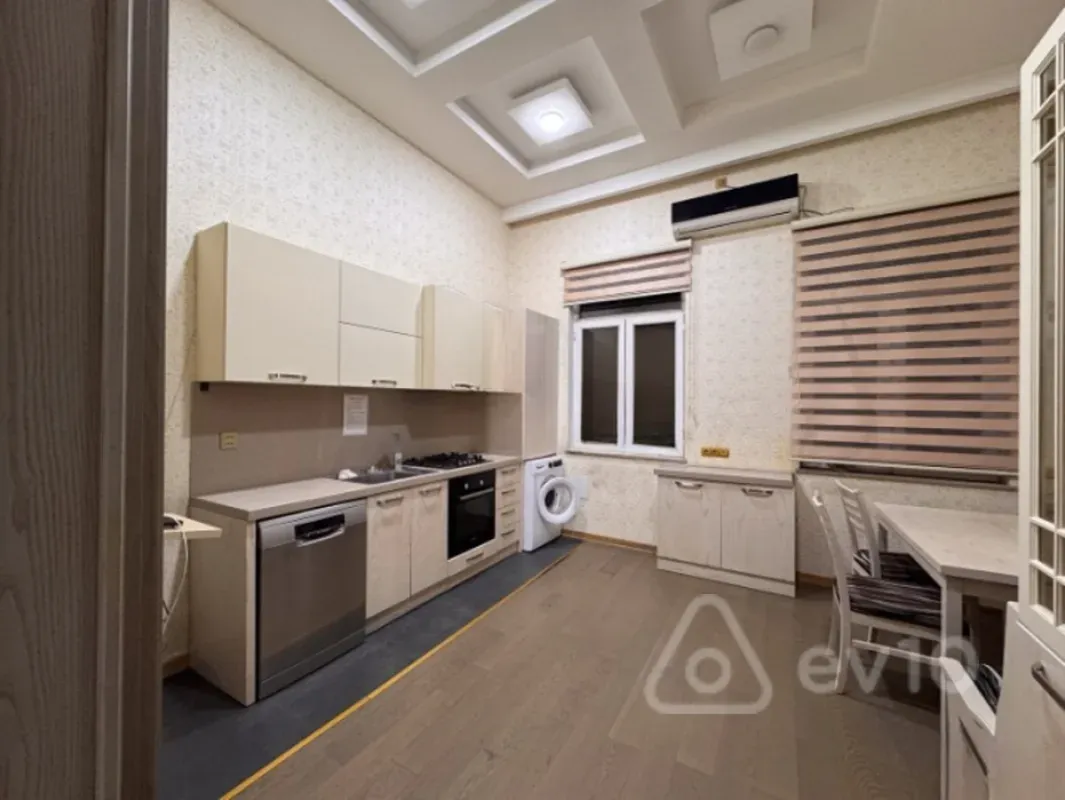 Kirayə verilir 3 otaqlı ofis 120 m²