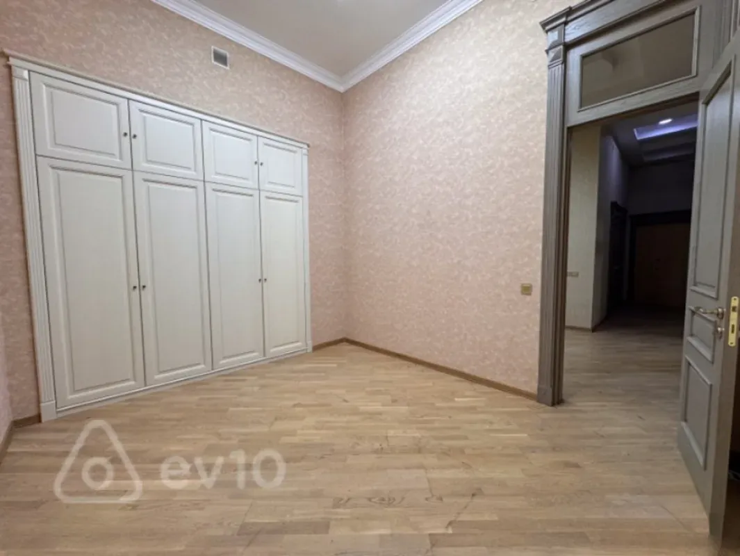 Kirayə verilir 3 otaqlı ofis 120 m²