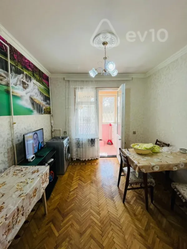 Satılır 4 otaqlı köhnə tikili 85 m²