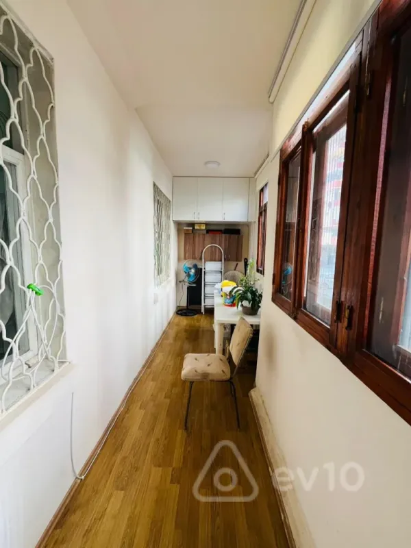 Satılır 4 otaqlı köhnə tikili 85 m²