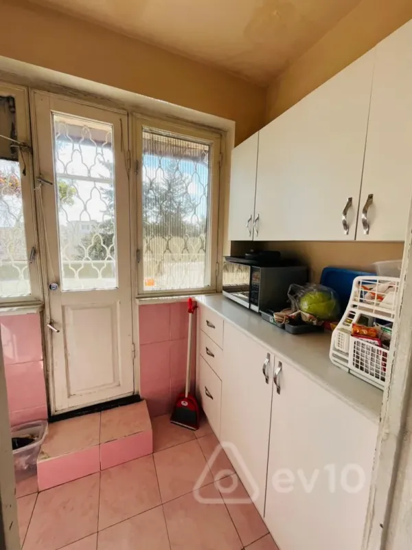 Satılır 4 otaqlı köhnə tikili 85 m²