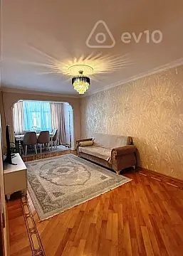 Satılır 3 otaqlı köhnə tikili 70 m²