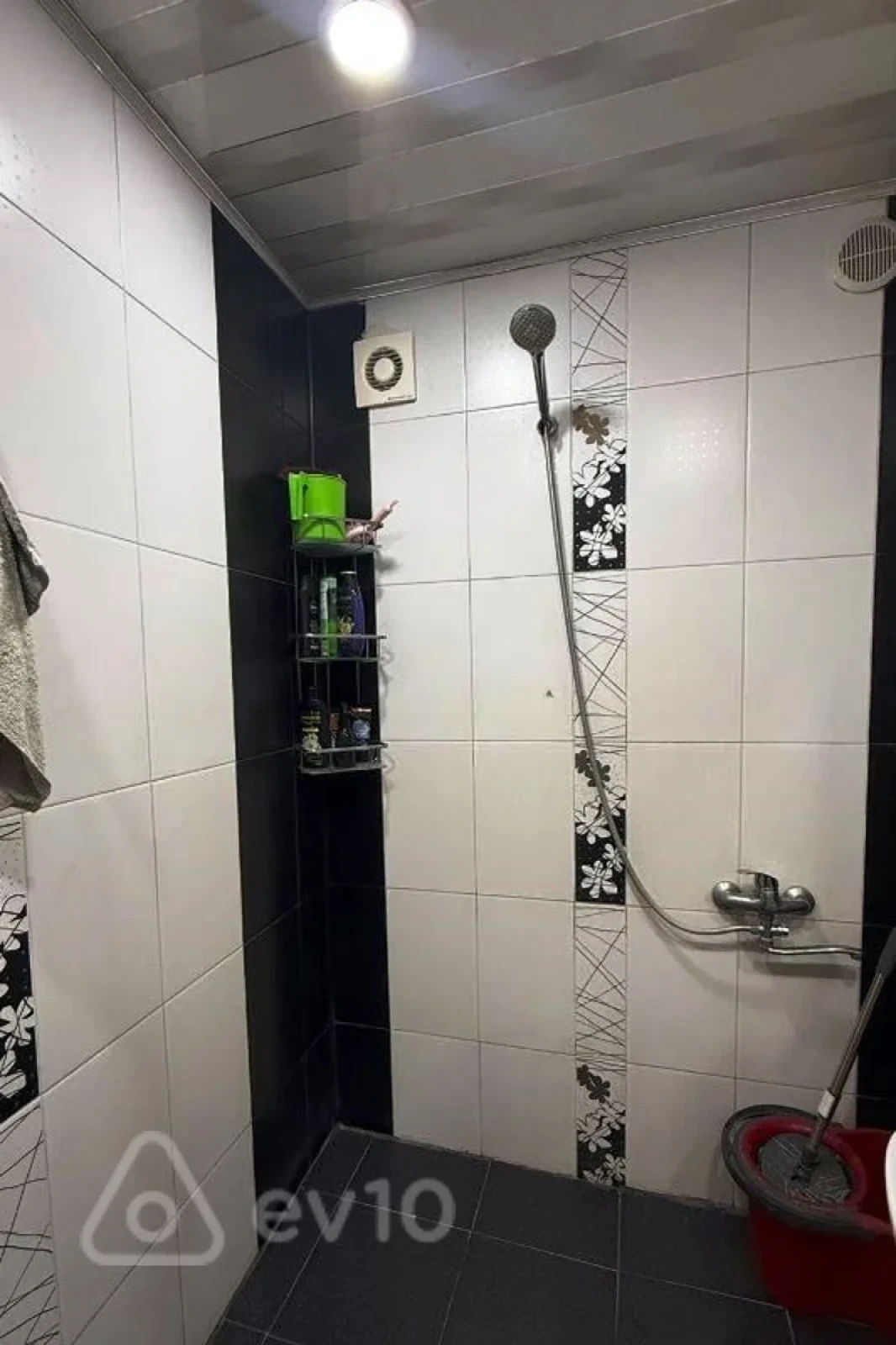 Satılır 3 otaqlı köhnə tikili 70 m²