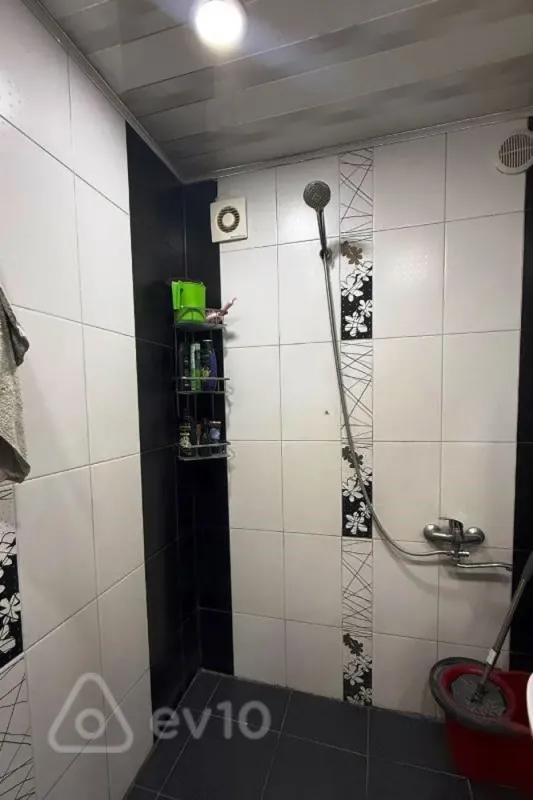 Satılır 3 otaqlı köhnə tikili 70 m²