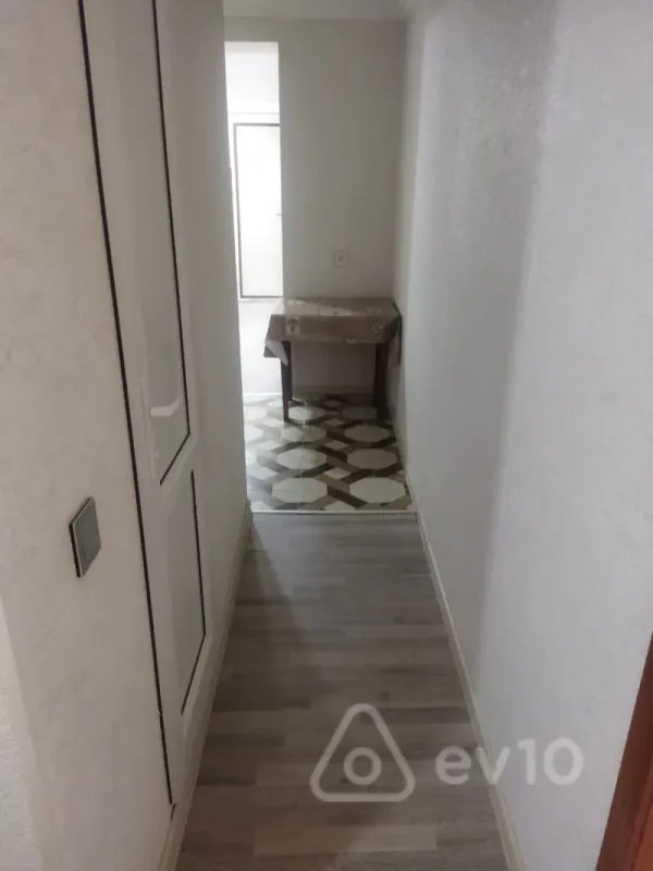 Kirayə verilir 2 otaqlı köhnə tikili 65 m²