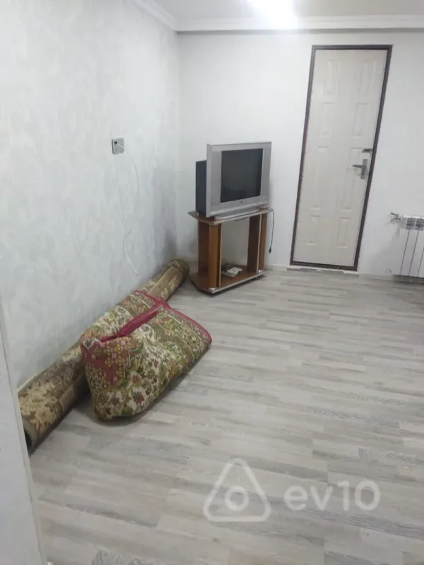 Kirayə verilir 2 otaqlı köhnə tikili 65 m²
