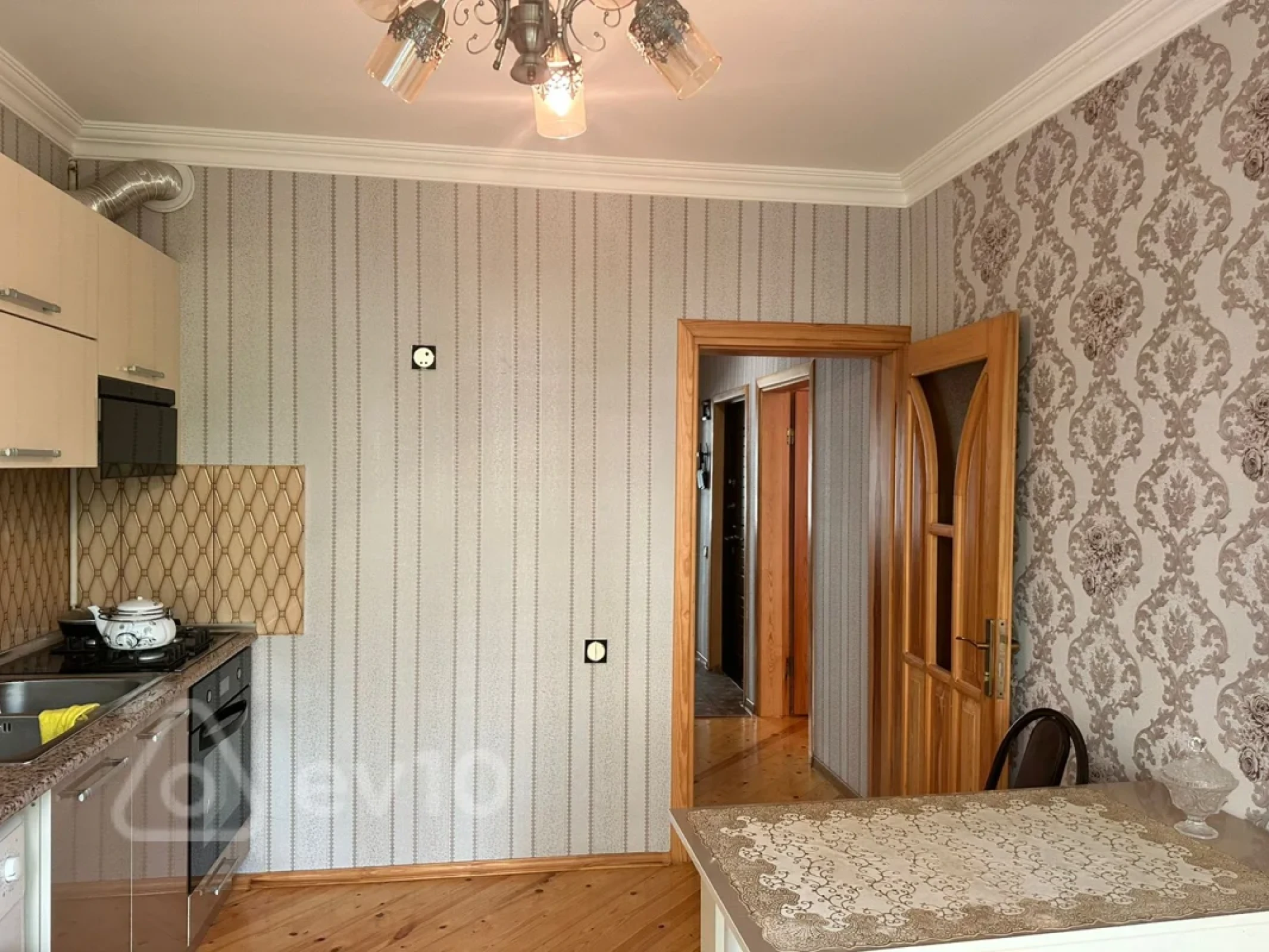 Kirayə verilir 2 otaqlı köhnə tikili 52 m²