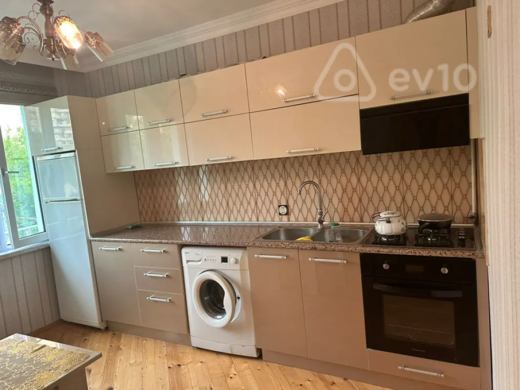 Kirayə verilir 2 otaqlı köhnə tikili 52 m²
