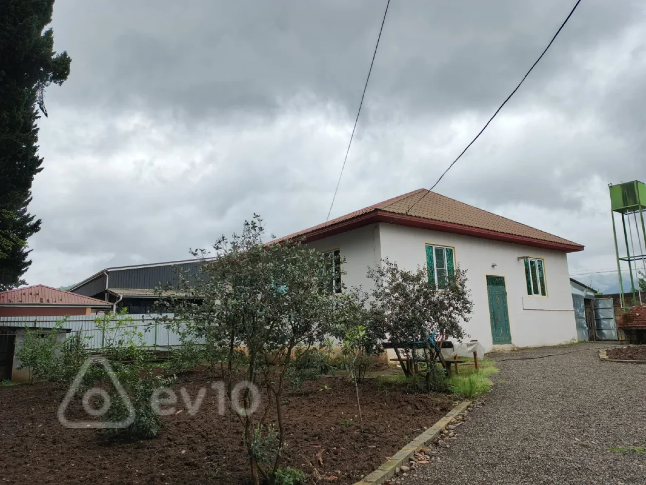 Satılır 4 otaqlı həyət evi 132 m²