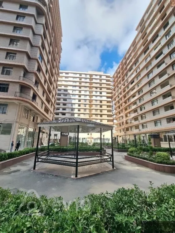 Kirayə verilir 2 otaqlı yeni tikili 82 m²