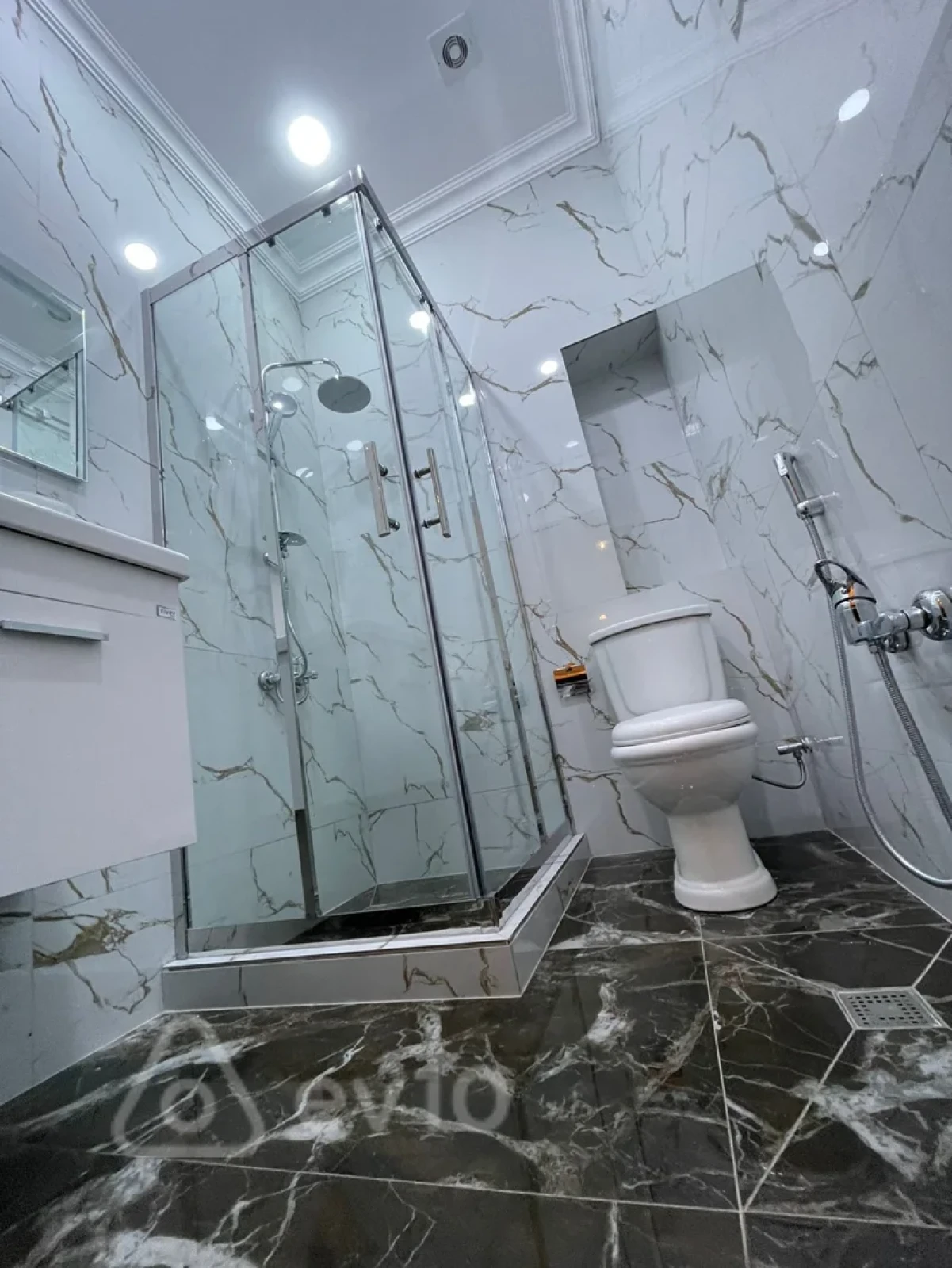 Kirayə verilir 2 otaqlı yeni tikili 82 m²