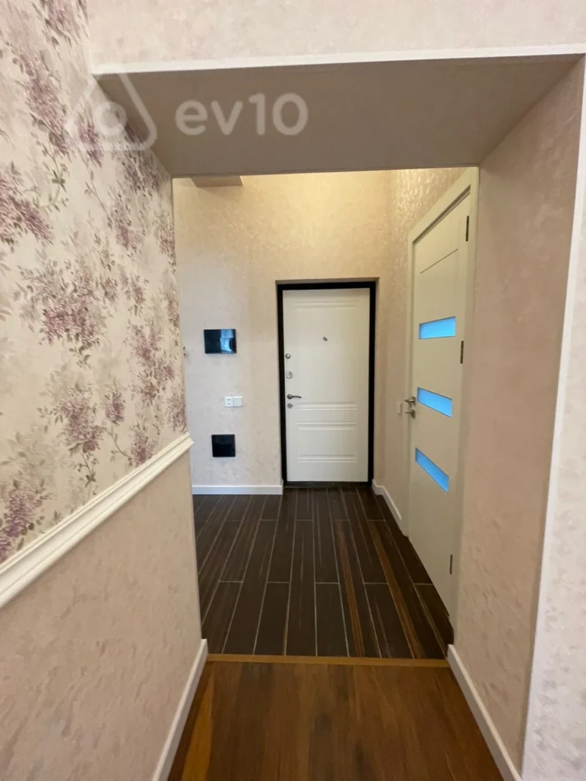 Kirayə verilir 2 otaqlı yeni tikili 82 m²