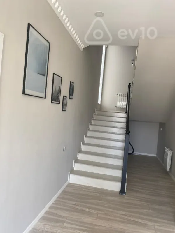 Satılır 4 otaqlı həyət evi 160 m²