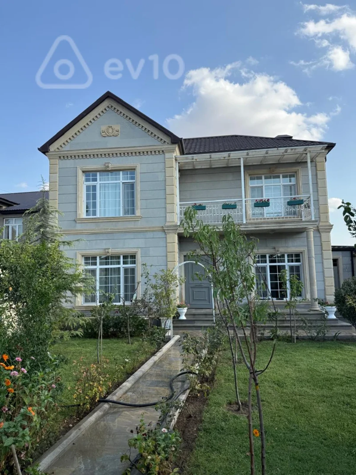 Satılır 4 otaqlı həyət evi 160 m²