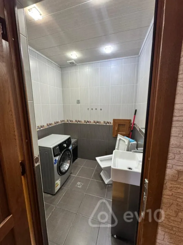 Kirayə verilir 3 otaqlı yeni tikili 130 m²