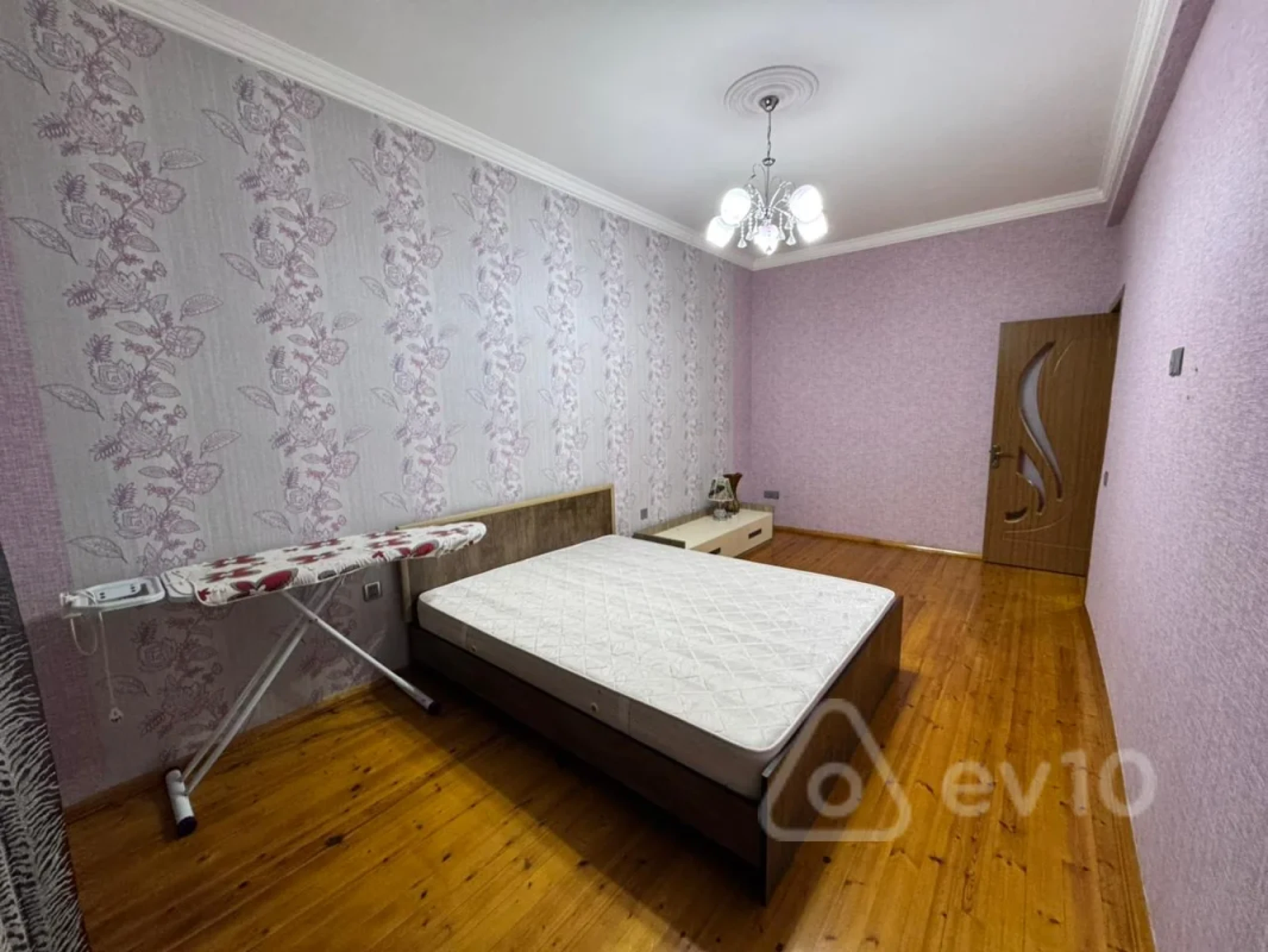 Kirayə verilir 3 otaqlı yeni tikili 130 m²