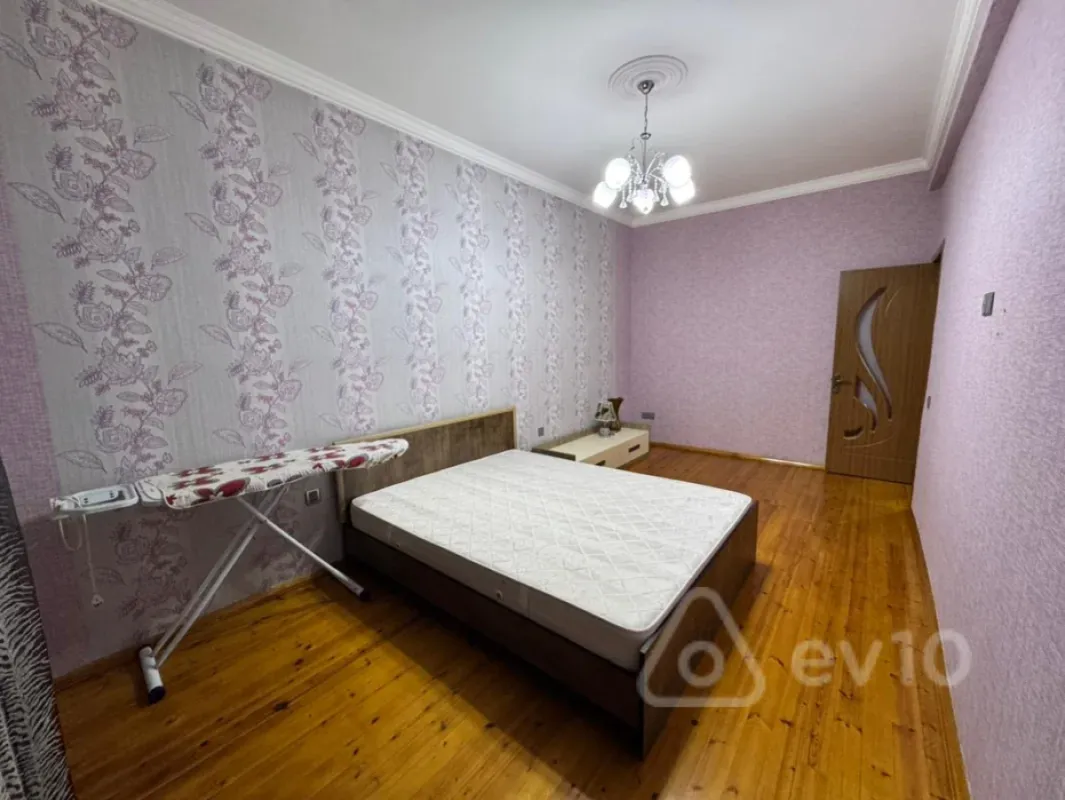 Kirayə verilir 3 otaqlı yeni tikili 130 m²