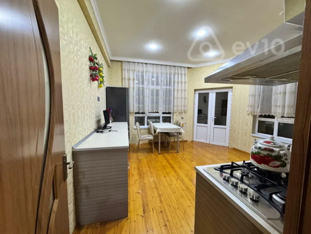 Kirayə verilir 3 otaqlı yeni tikili 130 m²