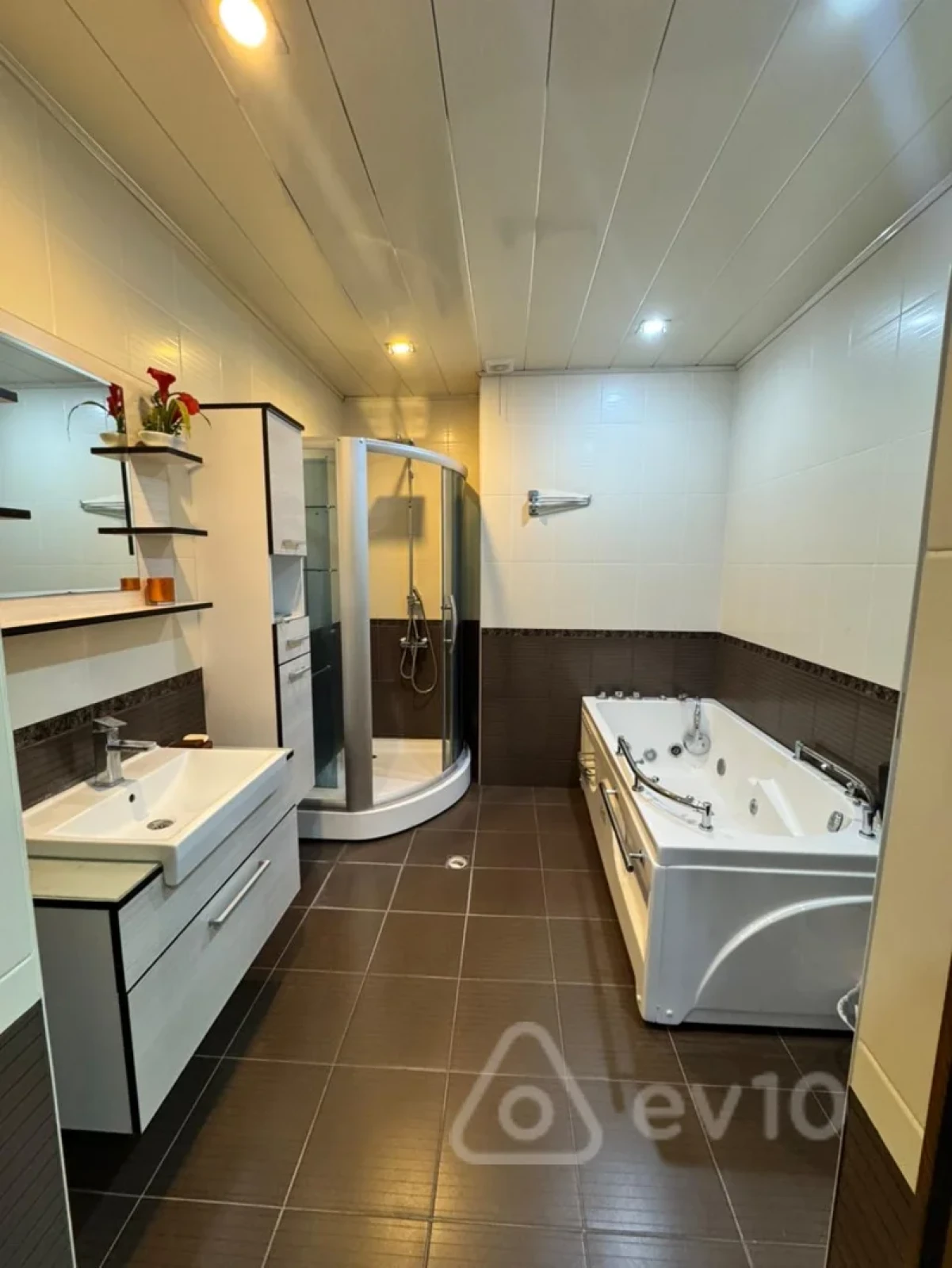 Kirayə verilir 3 otaqlı yeni tikili 130 m²