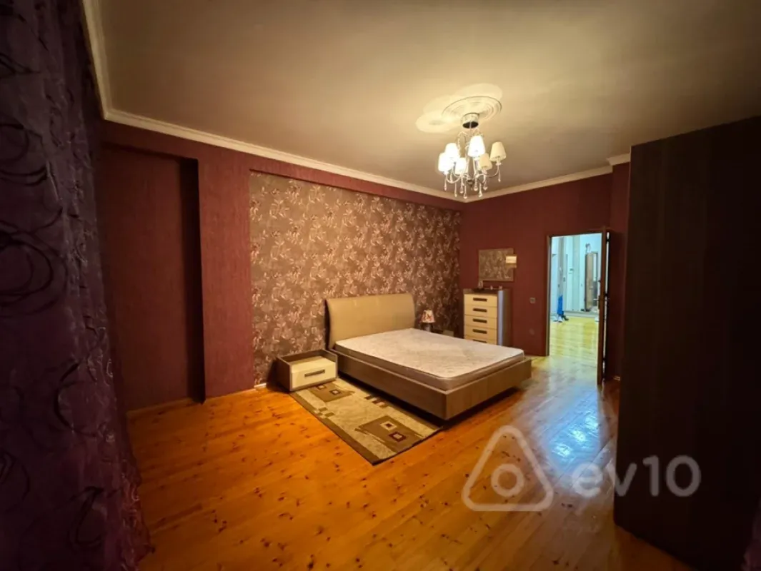 Kirayə verilir 3 otaqlı yeni tikili 130 m²