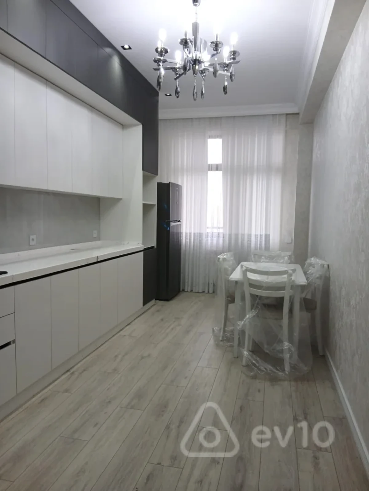 Kirayə verilir 3 otaqlı yeni tikili 140 m²