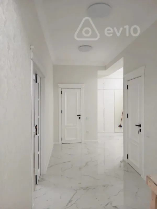 Kirayə verilir 3 otaqlı yeni tikili 140 m²