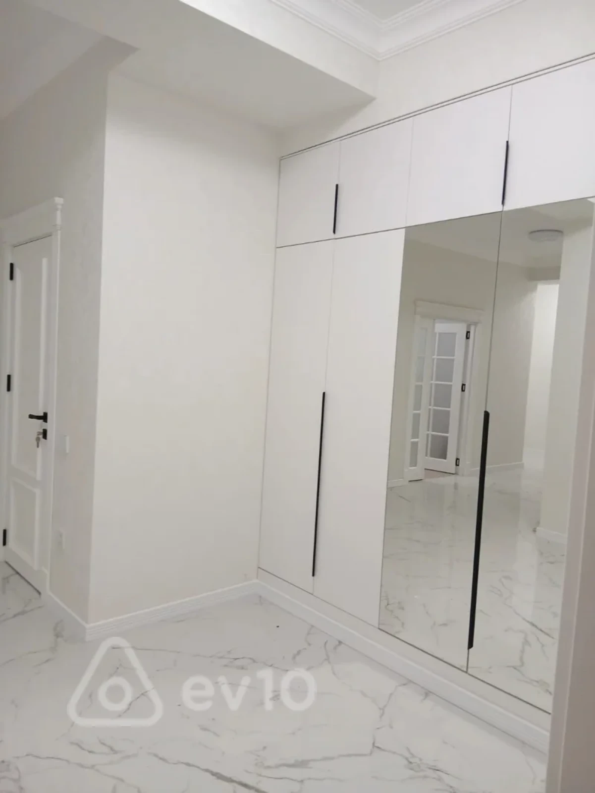 Kirayə verilir 3 otaqlı yeni tikili 140 m²