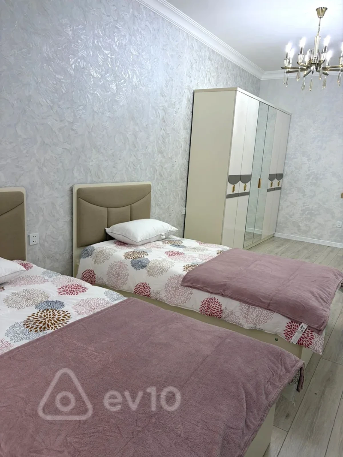 Kirayə verilir 3 otaqlı yeni tikili 140 m²