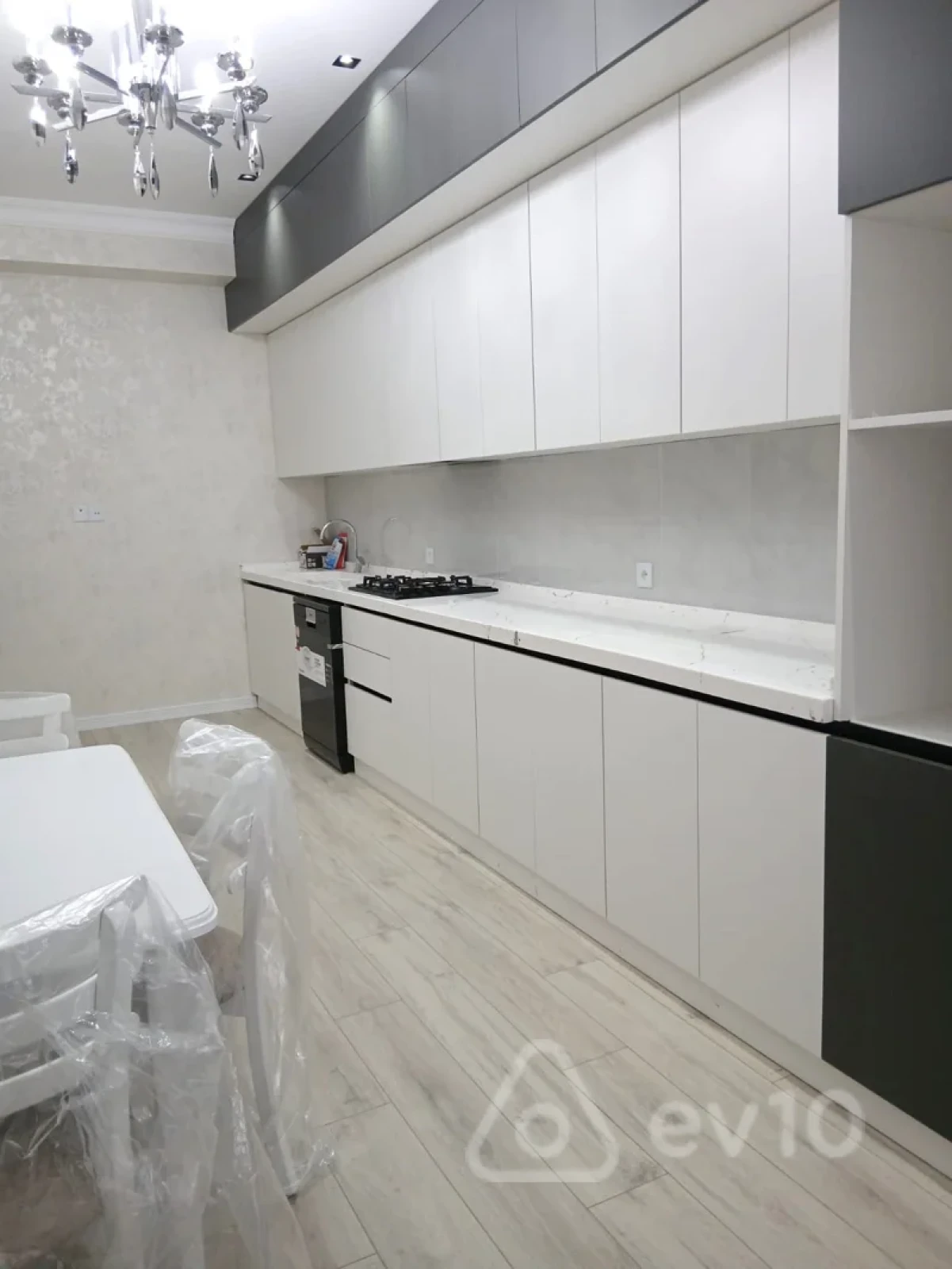 Kirayə verilir 3 otaqlı yeni tikili 140 m²