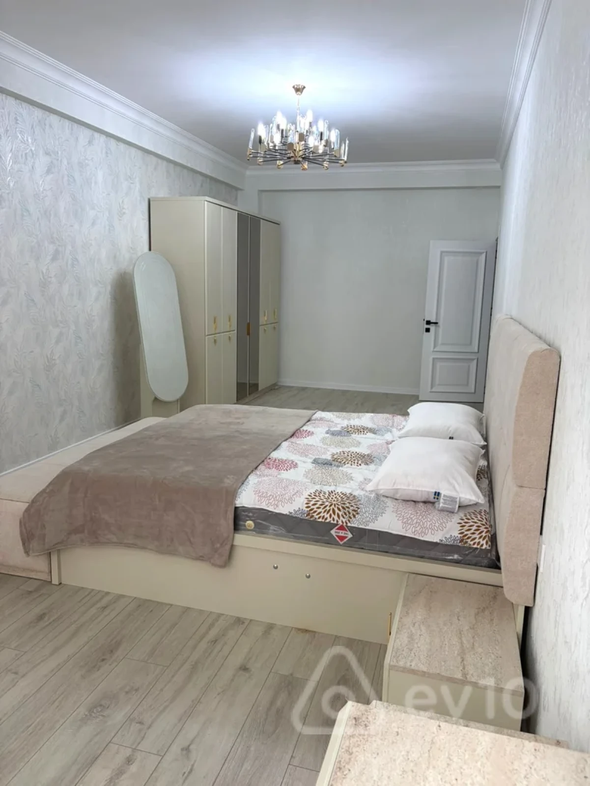Kirayə verilir 3 otaqlı yeni tikili 140 m²