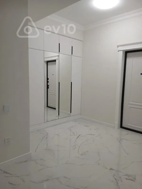Kirayə verilir 3 otaqlı yeni tikili 140 m²