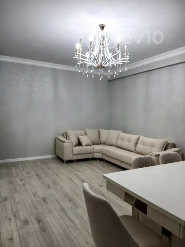 Kirayə verilir 3 otaqlı yeni tikili 140 m²