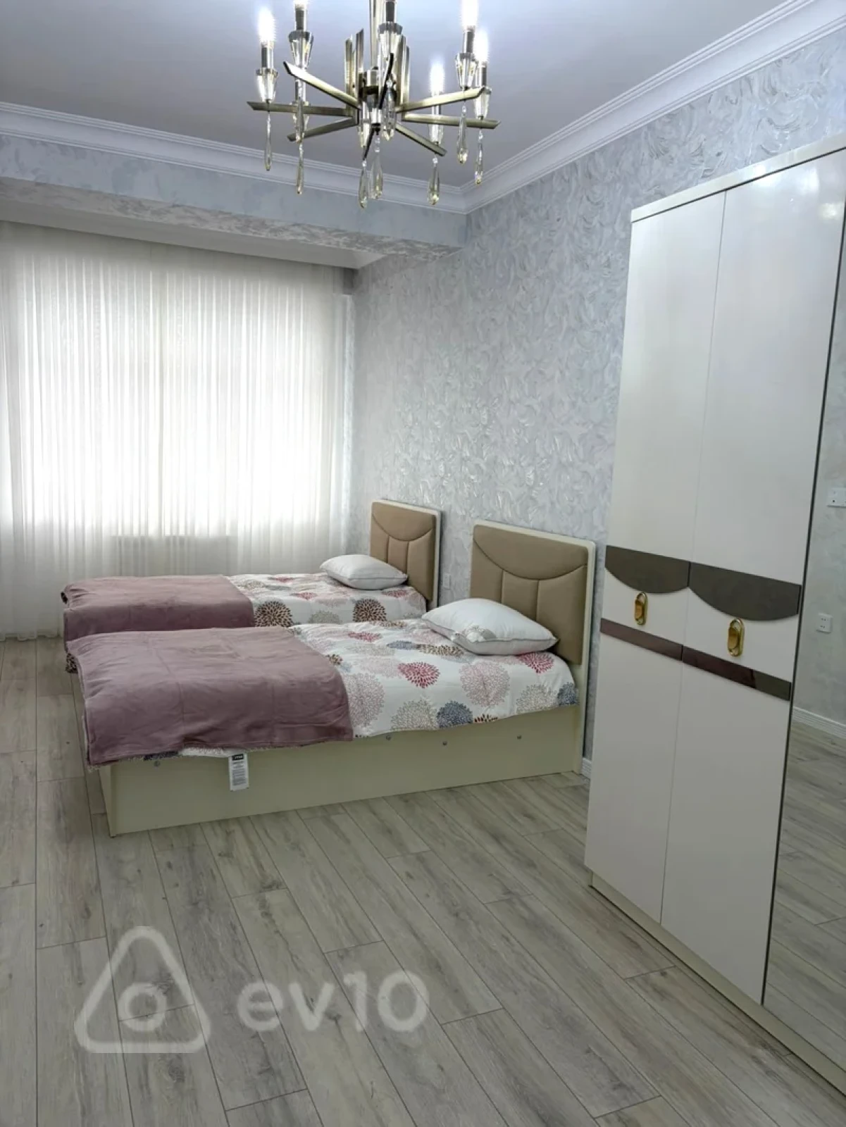 Kirayə verilir 3 otaqlı yeni tikili 140 m²