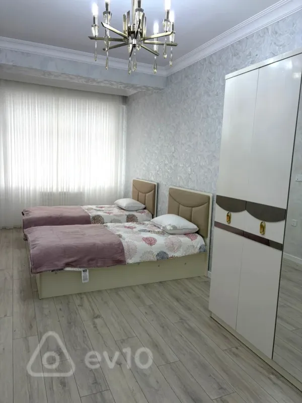 Kirayə verilir 3 otaqlı yeni tikili 140 m²