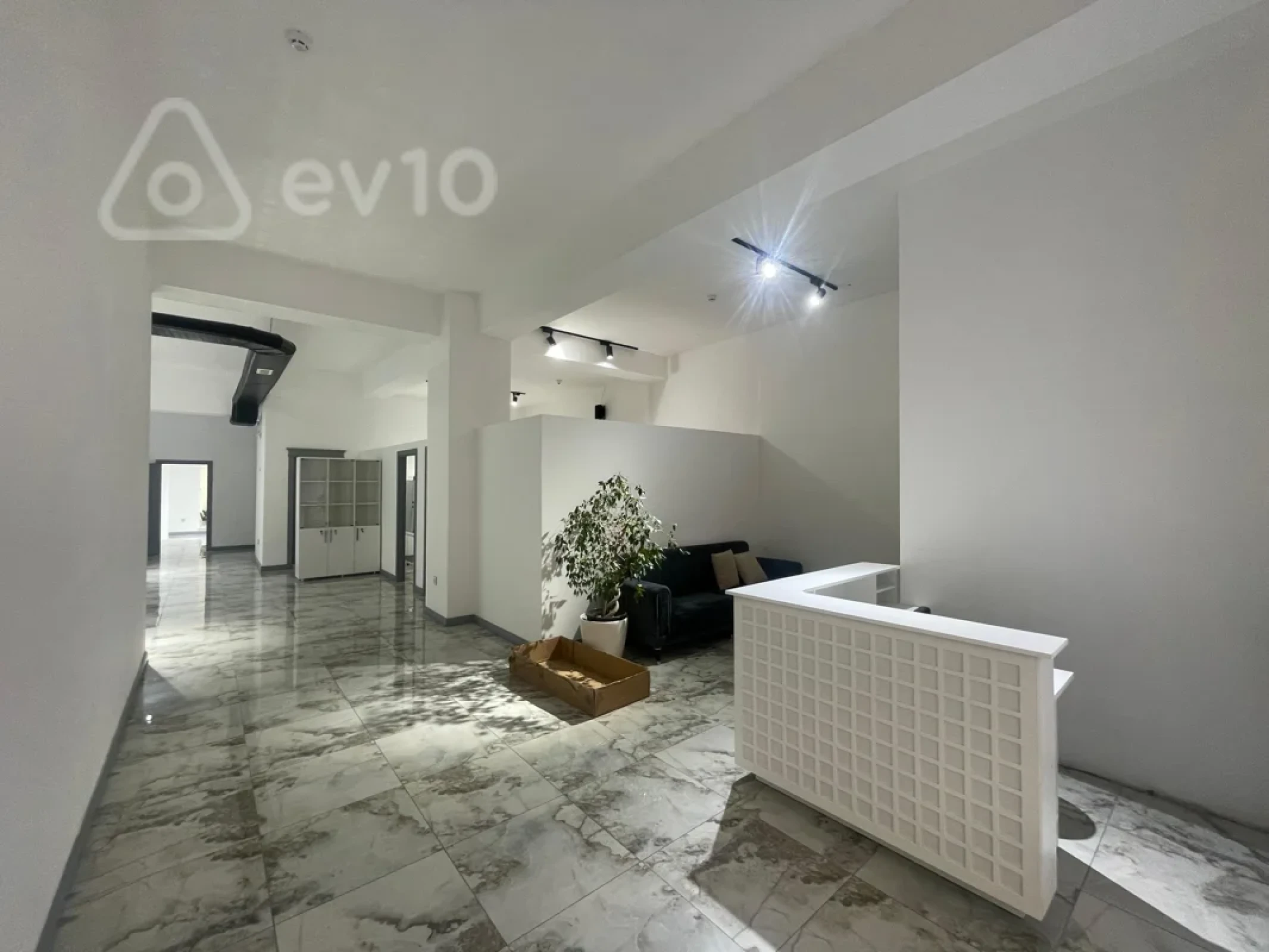 Kirayə verilir mənzil 215 m²