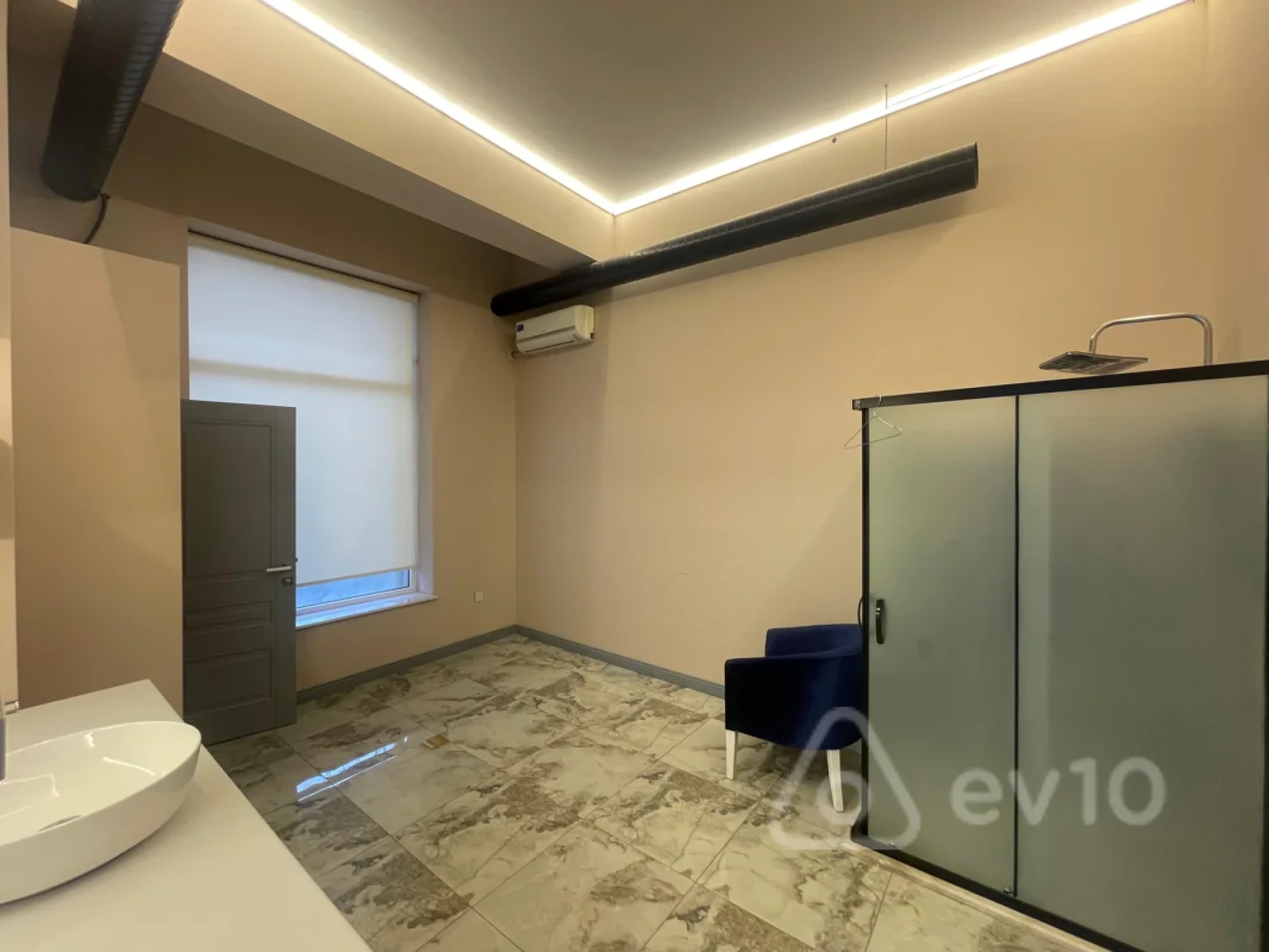 Kirayə verilir mənzil 215 m²