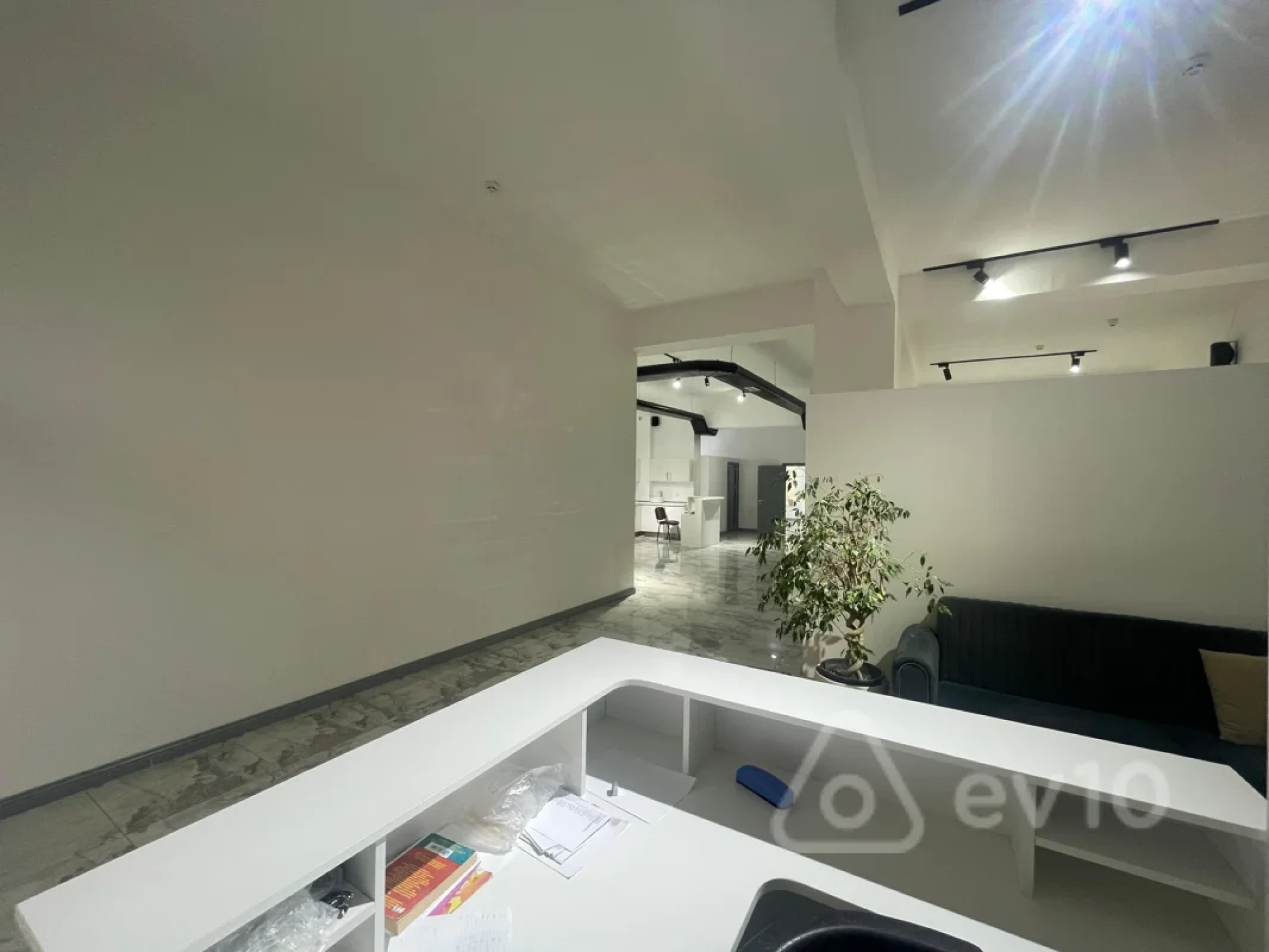 Kirayə verilir mənzil 215 m²