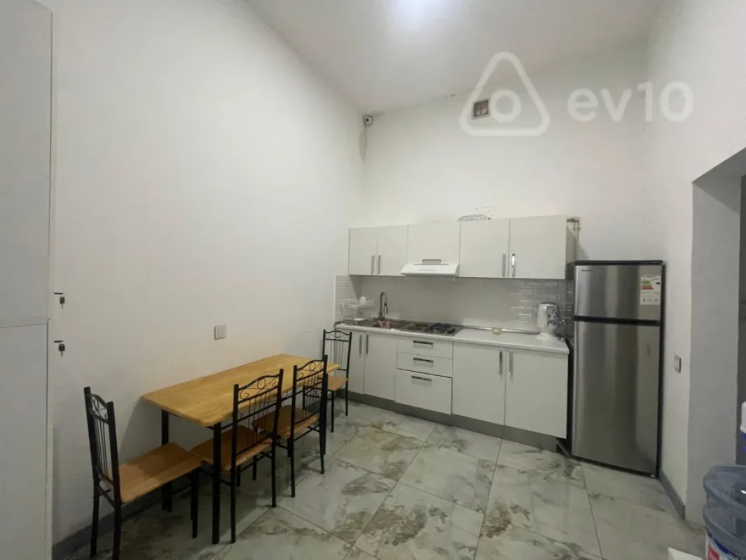 Kirayə verilir mənzil 215 m²
