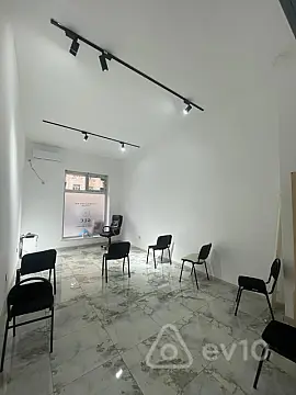 Kirayə verilir mənzil 215 m²