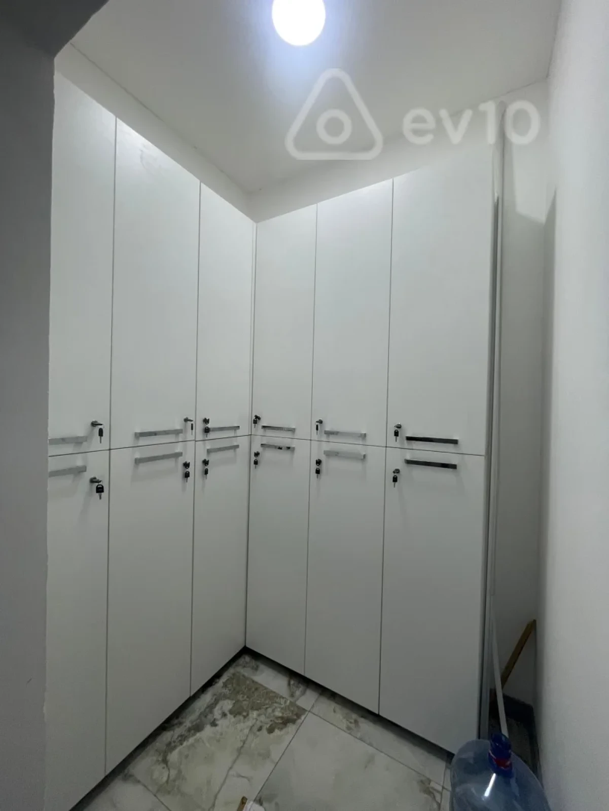 Kirayə verilir mənzil 215 m²