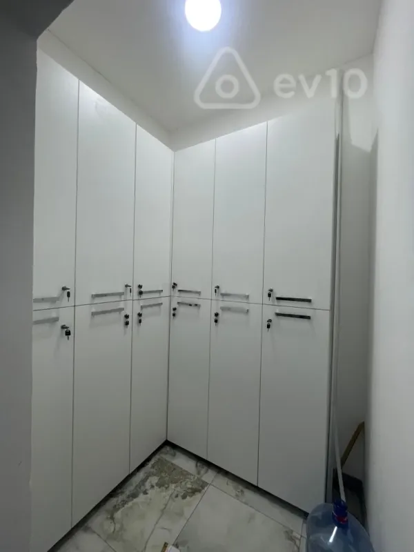 Kirayə verilir mənzil 215 m²