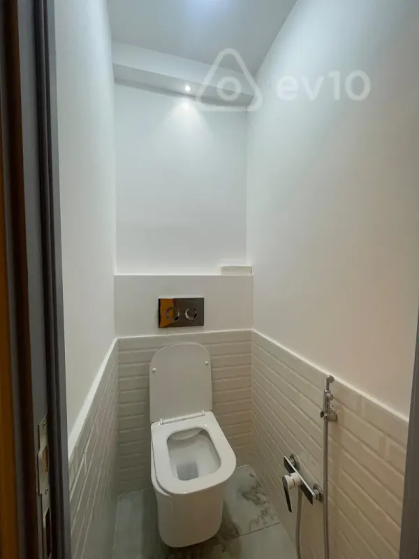 Kirayə verilir mənzil 215 m²