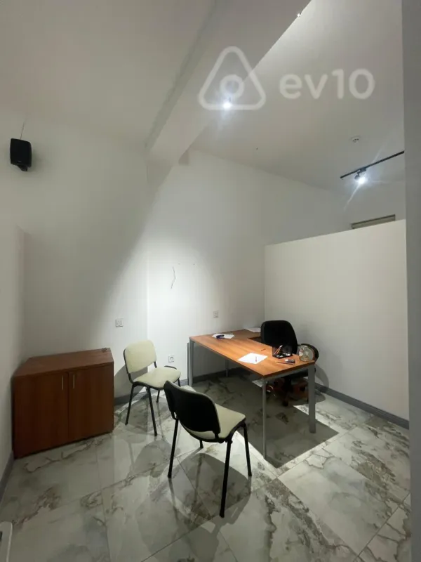 Kirayə verilir mənzil 215 m²