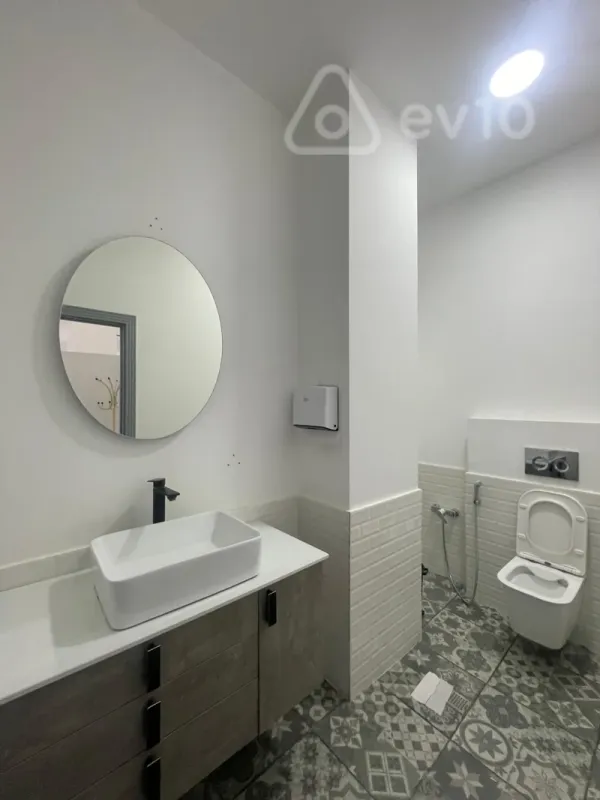 Kirayə verilir mənzil 215 m²