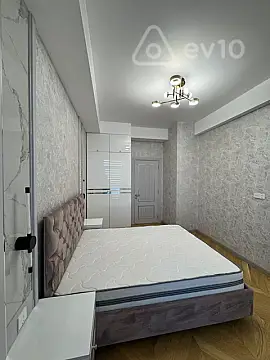 Kirayə verilir 3 otaqlı yeni tikili 180 m²
