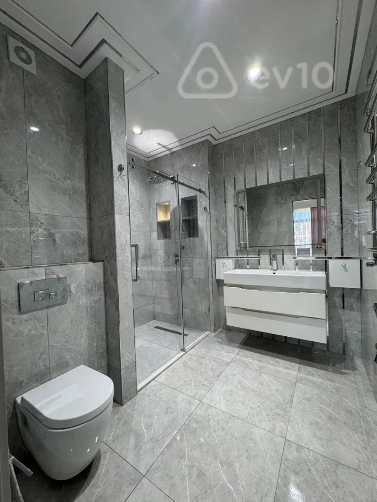 Kirayə verilir 3 otaqlı yeni tikili 180 m²