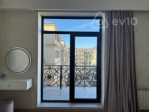 Kirayə verilir 3 otaqlı yeni tikili 180 m²