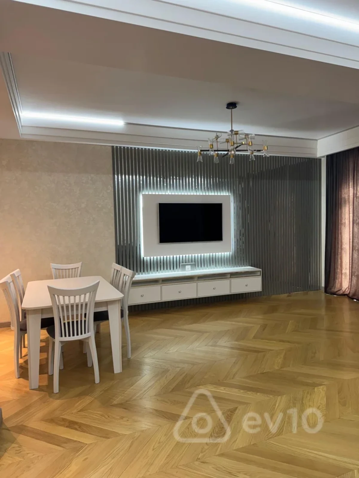 Kirayə verilir 3 otaqlı yeni tikili 180 m²